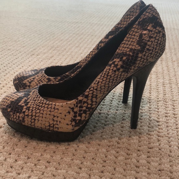 Arturo Chiang Snakeskin Heels w/ platform - Picture 3 of 4